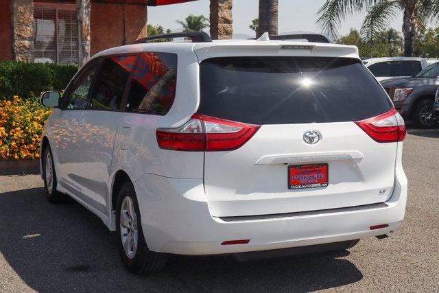 2019 Toyota Sienna LE