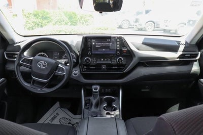 2022 Toyota Highlander LE