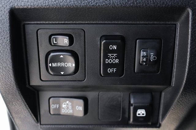 2017 Toyota TUNDRA 4WD SR5