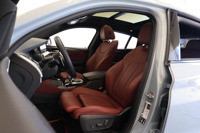 2025 BMW X4 xDrive30i