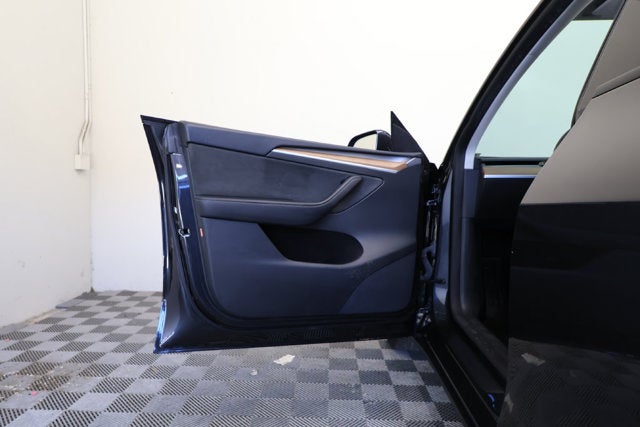 2024 Tesla Model Y Performance