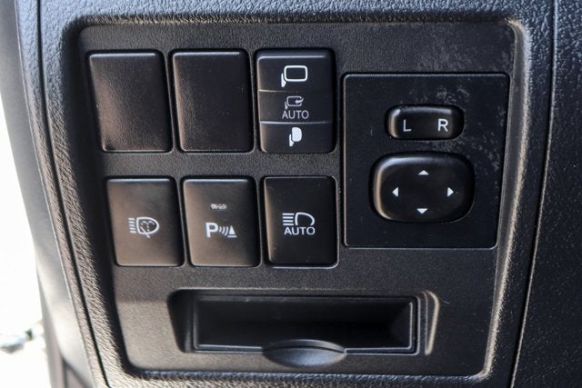 2018 Toyota Land Cruiser Base