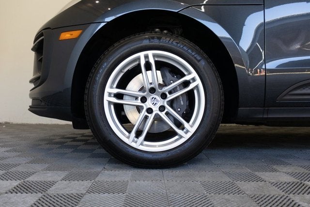 2023 Porsche Macan Base