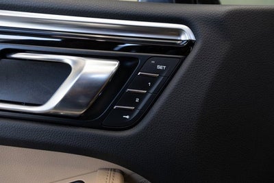 2023 Porsche Macan Base