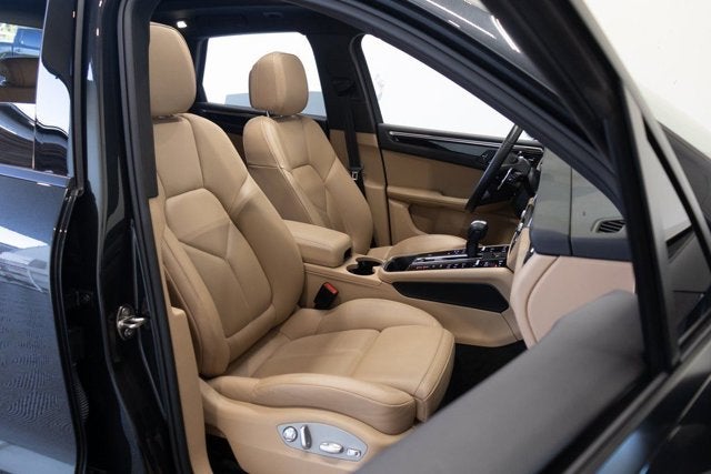 2023 Porsche Macan Base