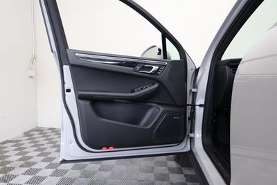 2023 Porsche Macan Base