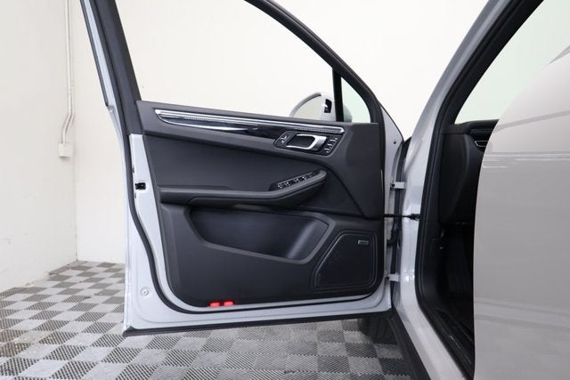 2023 Porsche Macan Base