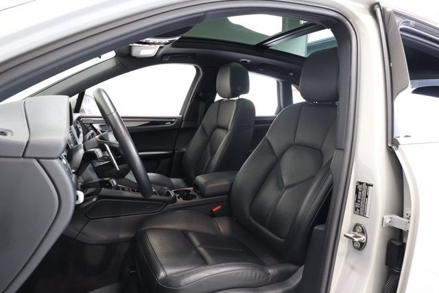 2023 Porsche Macan Base