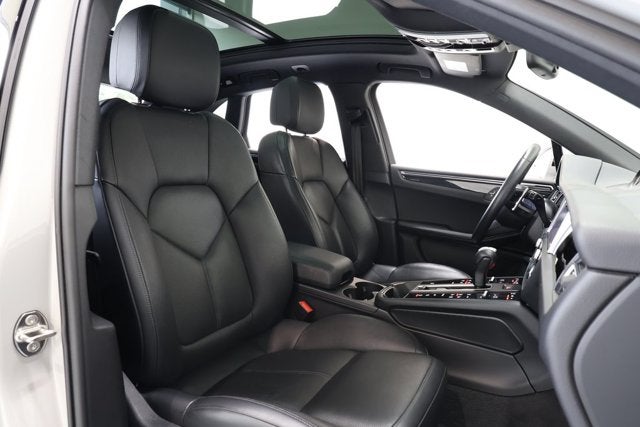 2023 Porsche Macan Base